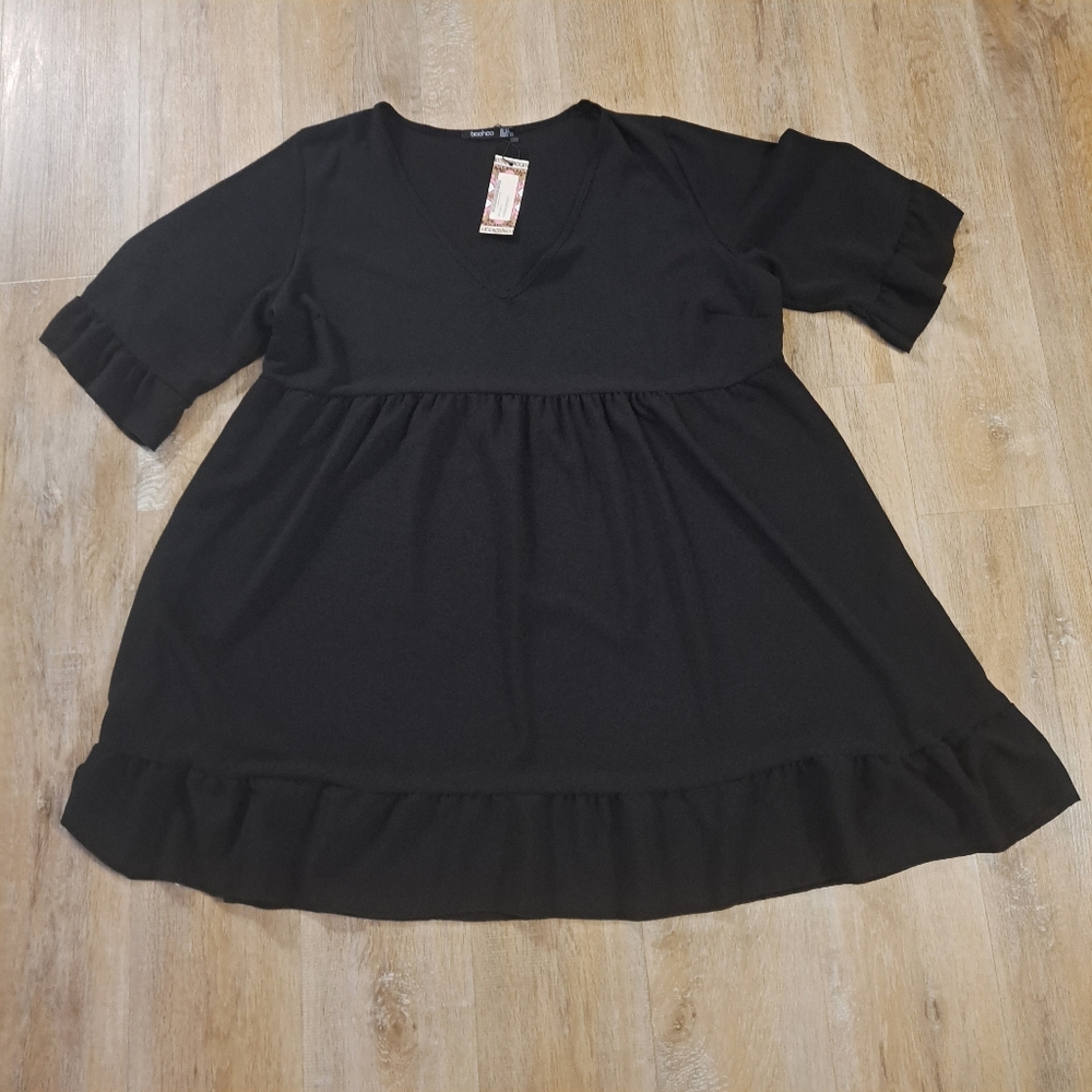 Boohoo Plus Ruffle V-Neck Smock Dress Black Mini-length Silhouette Size 20 NWT